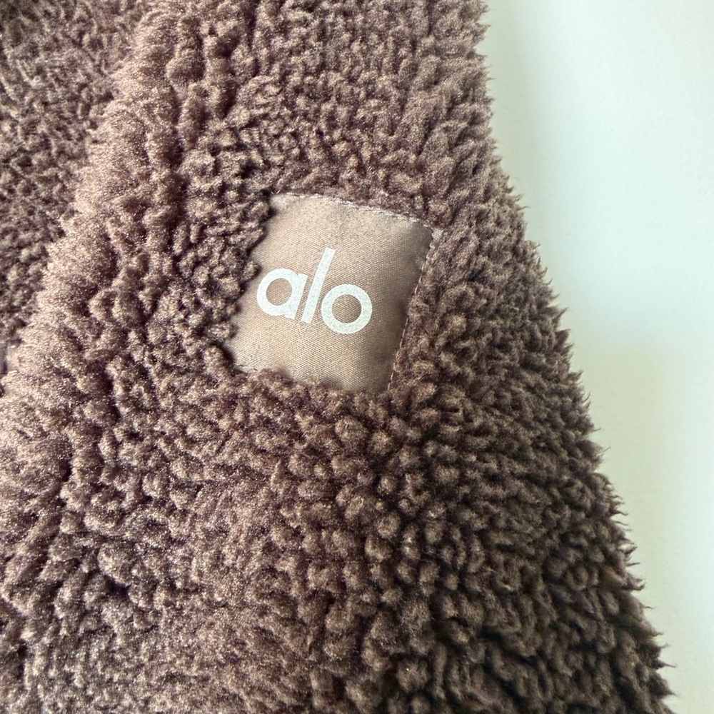 ALO Yoga Brown Teddy Sherpa Jacket with Quilted Pockets - Picture 4 of 7